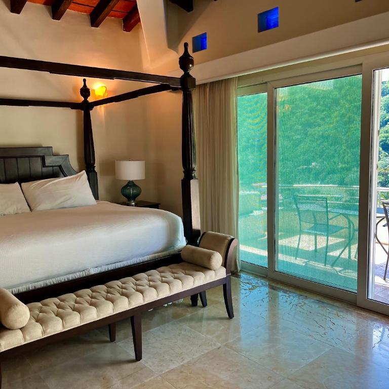 Boca de Tomatlán Luxury Boutique Hotel Accommodations - Suite con cama grande y balcón - 2