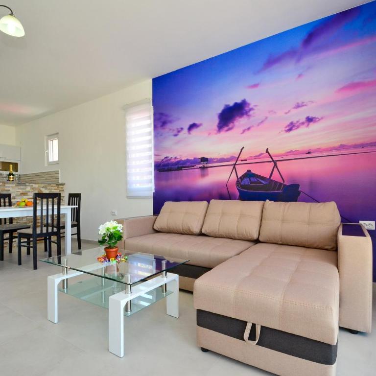 Four Seasons Apartments - Apartment with Terrace - 11
