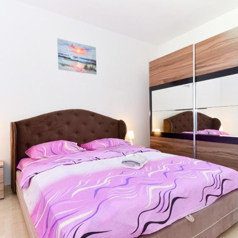 Four Seasons Apartments - Deluxe Apartment - 11