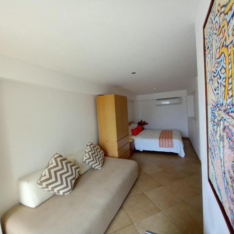 Howard Johnson by Wyndham Montañita - 1 King Bed and Sofa Bed, Suite, Ocean View, Non-Smoking - 3