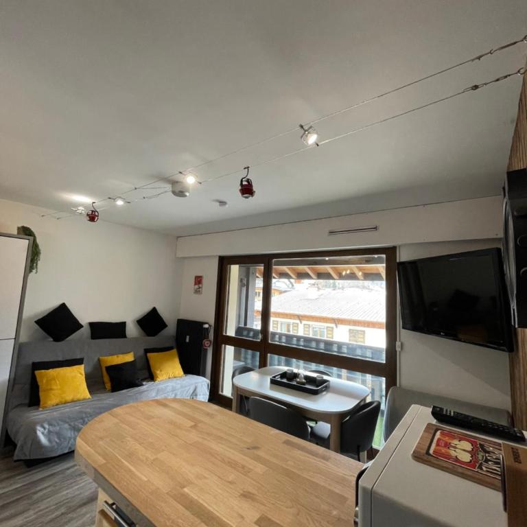 Superbe studio de montagne entièrement rénové - Two-Bedroom Apartment - 3