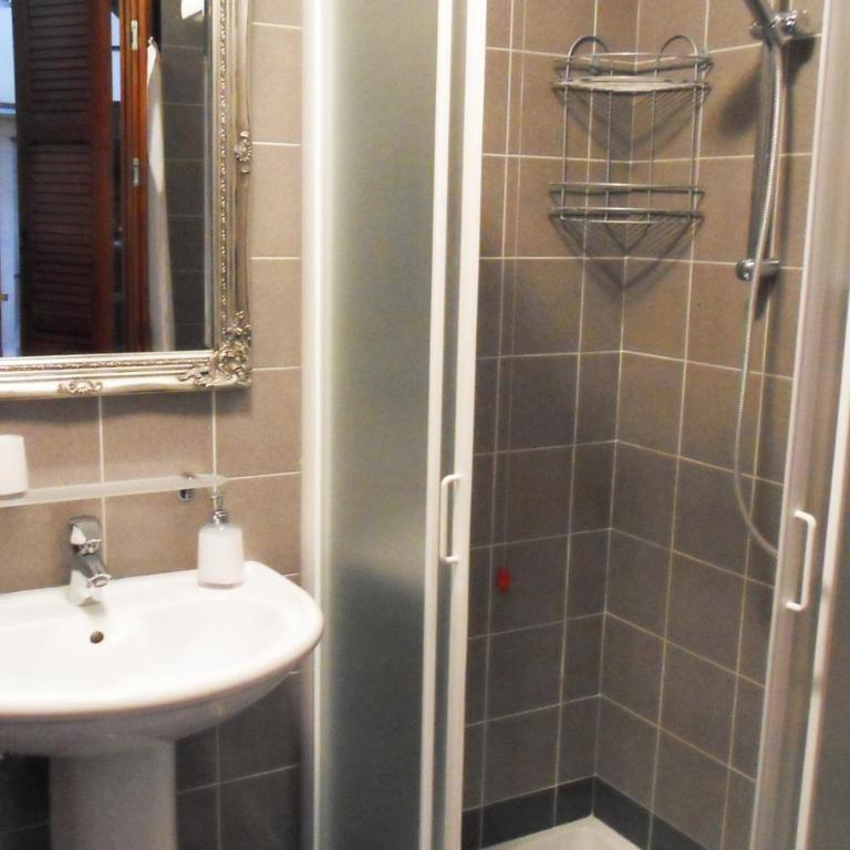 Art&Coffee - Double Room with Shared Bathroom - 11