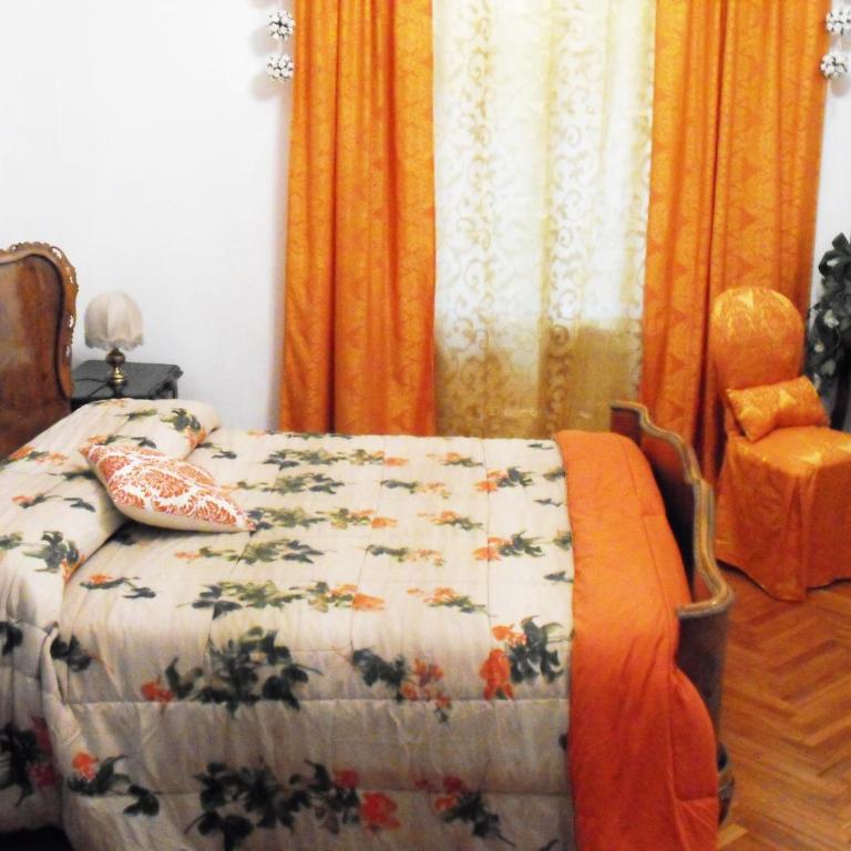 Art&Coffee - Double Room with Shared Bathroom - 16