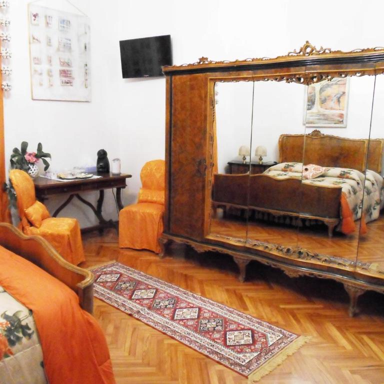 Art&Coffee - Double Room with Shared Bathroom - 6