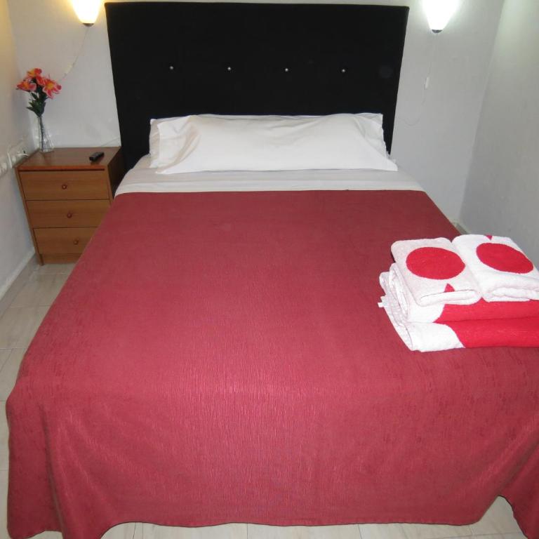 Pensión Duquesa Bed & Breakfast - Double Room with Shared Bathroom - 4