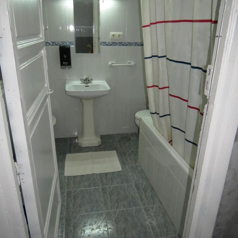 Pensión Duquesa Bed & Breakfast - Double Room with Shared Bathroom - 5
