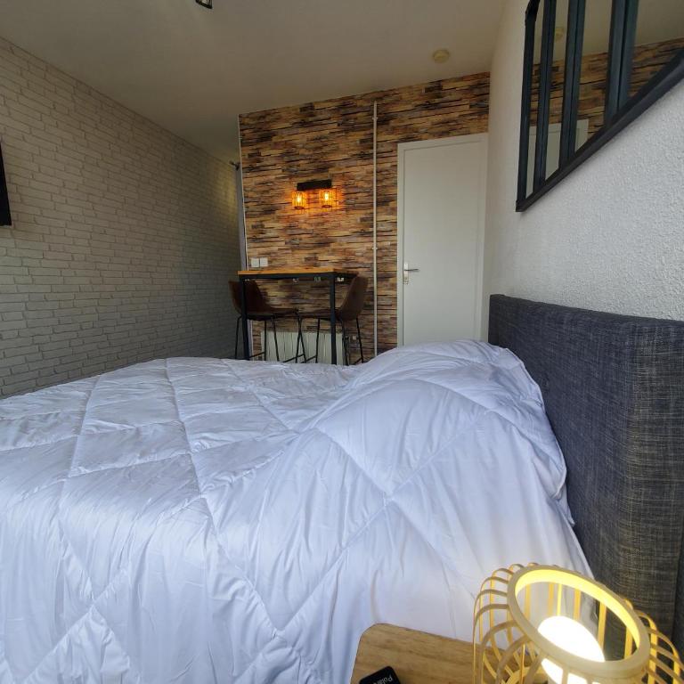 Studio avec balcon, vue sur jardins et cathédrale - One-Bedroom Apartment - 2