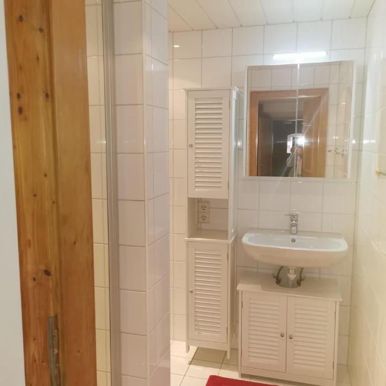 Haus am Bach - Apartment mit 1 Schlafzimmer und Dusche - 11