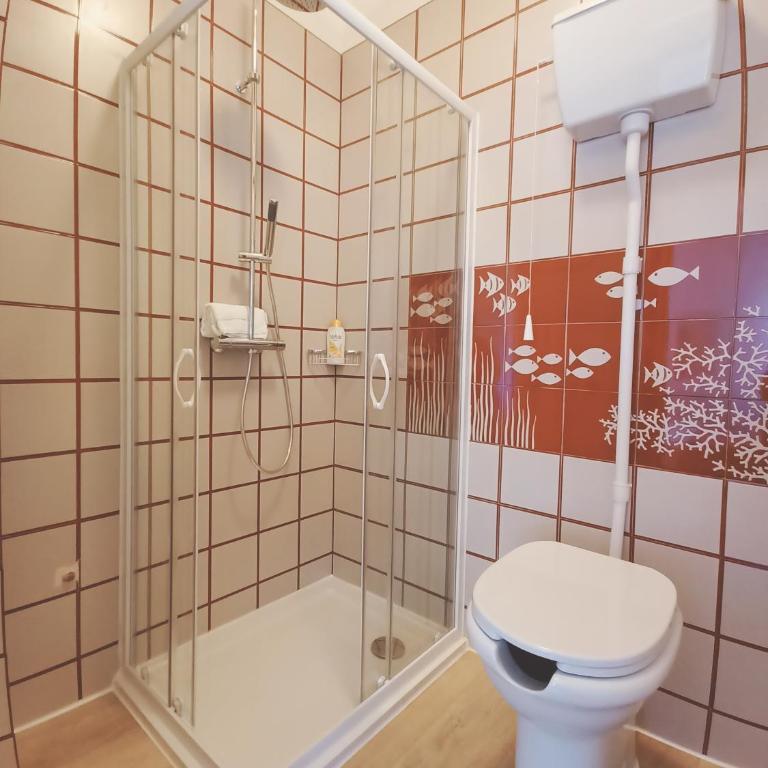 BeeLiving Room&Breakfast - Camera Familiare con Bagno Privato - 4