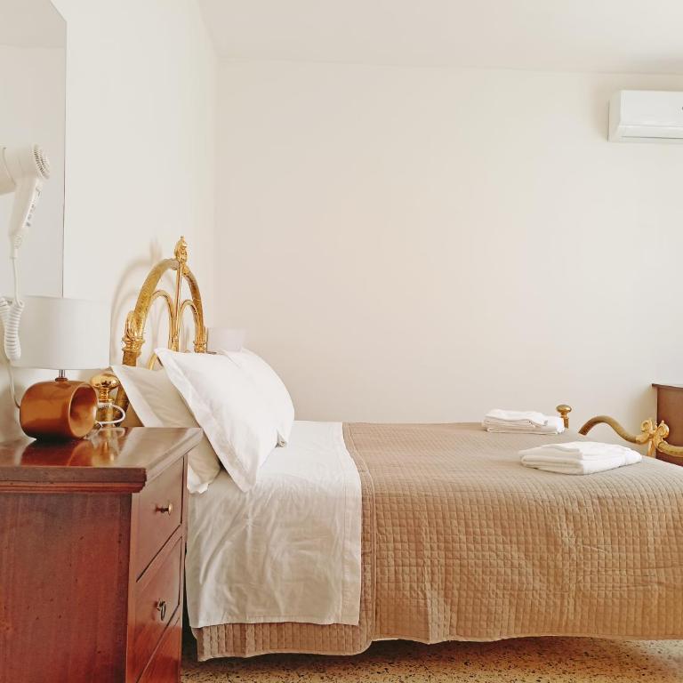 BeeLiving Room&Breakfast - Camera Matrimoniale con Bagno Privato - 9