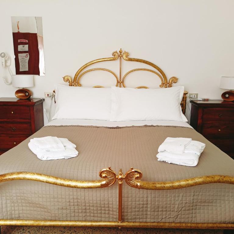 BeeLiving Room&Breakfast - Camera Matrimoniale con Bagno Privato - 1