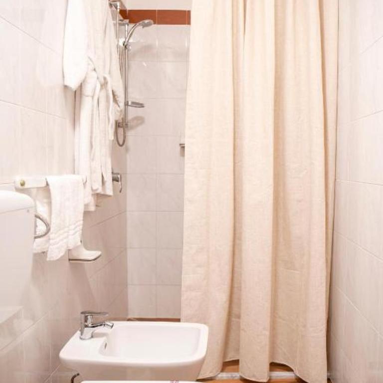 Ballaro' Hotel - Budget Room - Camera Matrimoniale con Bagno Privato Esterno - 5