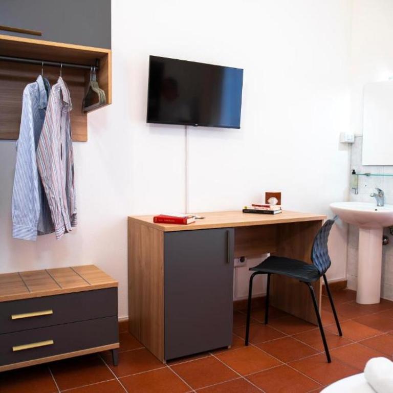 Ballaro' Hotel - Budget Room - Camera Matrimoniale con Bagno Privato Esterno - 7