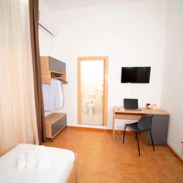 Ballaro' Hotel - Budget Room - Camera Familiare Deluxe - 3