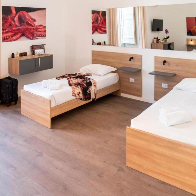 Ballaro' Hotel - Budget Room - Camera King con Balcone - 2