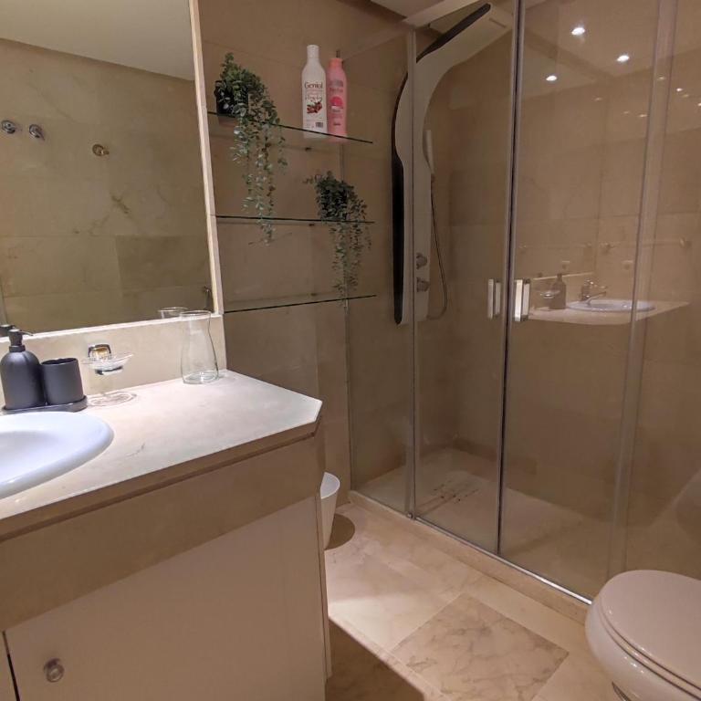 HomelyStay - Marbella, Marina Banus - Two-Bedroom Apartment - 9