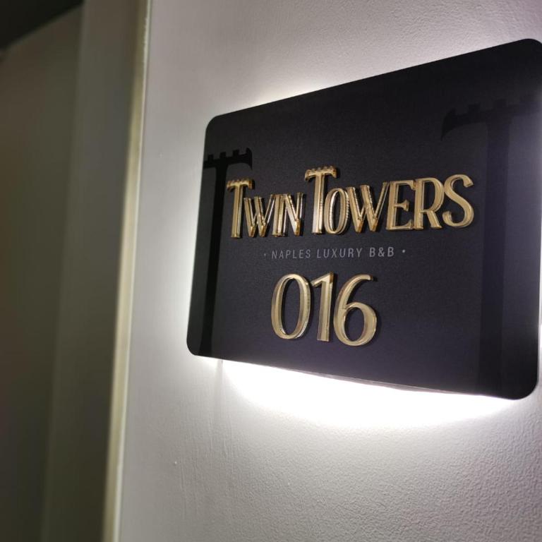 Twin Towers Naples Luxury - Camera Matrimoniale Deluxe con Doccia - 10