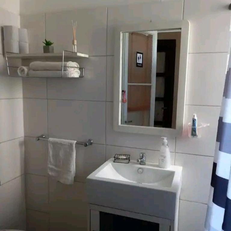 Cálido apartamento a 8 cuadras del mar y a 3 de 18 Julio Estarán acompañados por una gatita que vive alli - One-Bedroom Apartment - 7