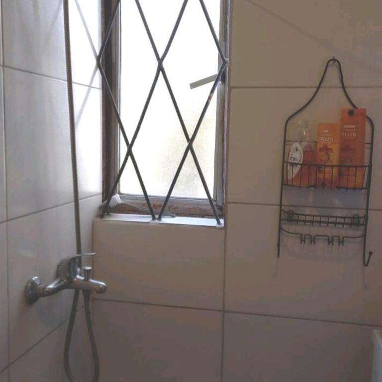 Cálido apartamento a 8 cuadras del mar y a 3 de 18 Julio Estarán acompañados por una gatita que vive alli - One-Bedroom Apartment - 8