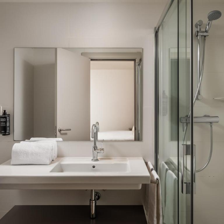 ibis Styles Barcelona Centre - Habitación Doble Estándar - 11