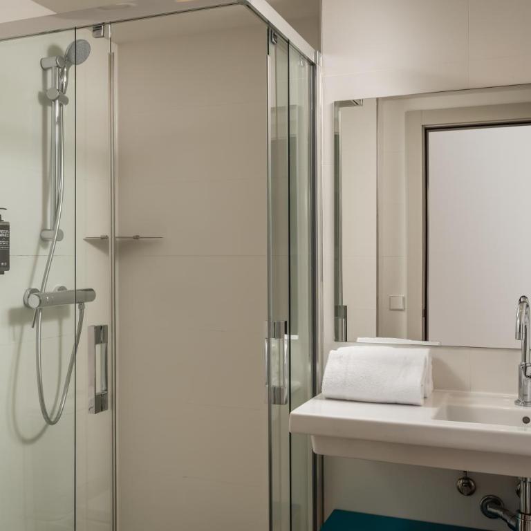 ibis Styles Barcelona Centre - Habitación Doble Estándar - 12