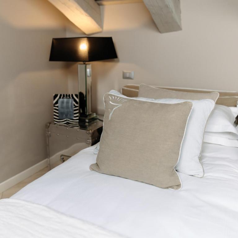 Seven Historical Suites - One-Bedroom Apartment - 13