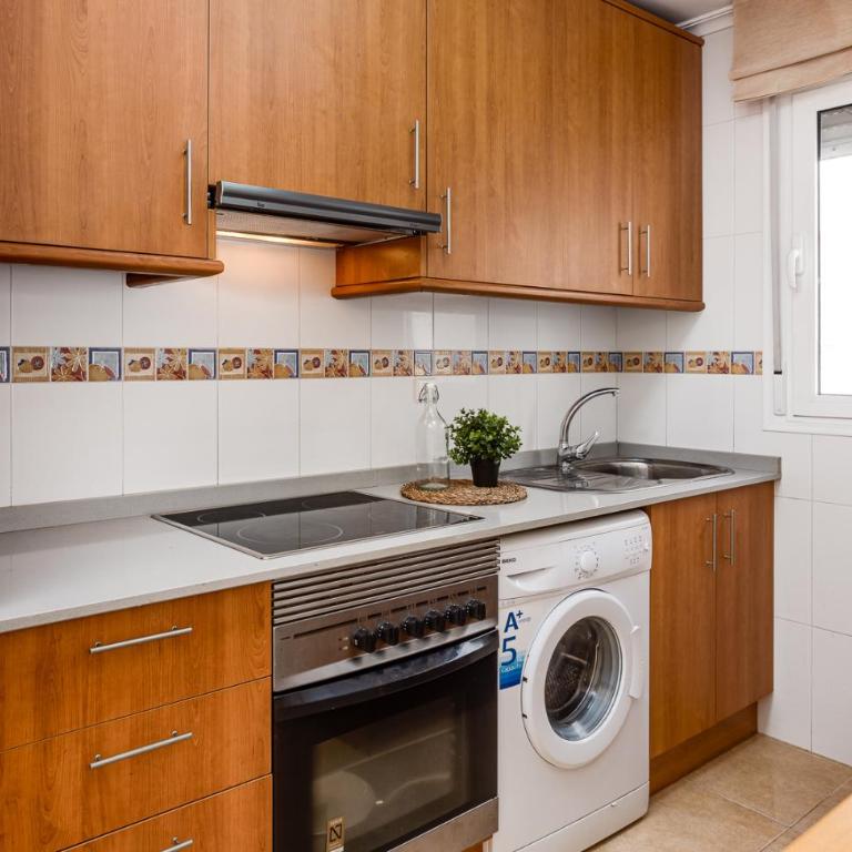 Sunny Casita, Torrevieja, Modern 2 Bed Top Floor Apartment - Two-Bedroom Apartment - 6