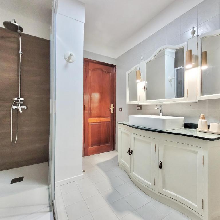 The Balcony House with FREE PARKING - Apartamento Deluxe - 36