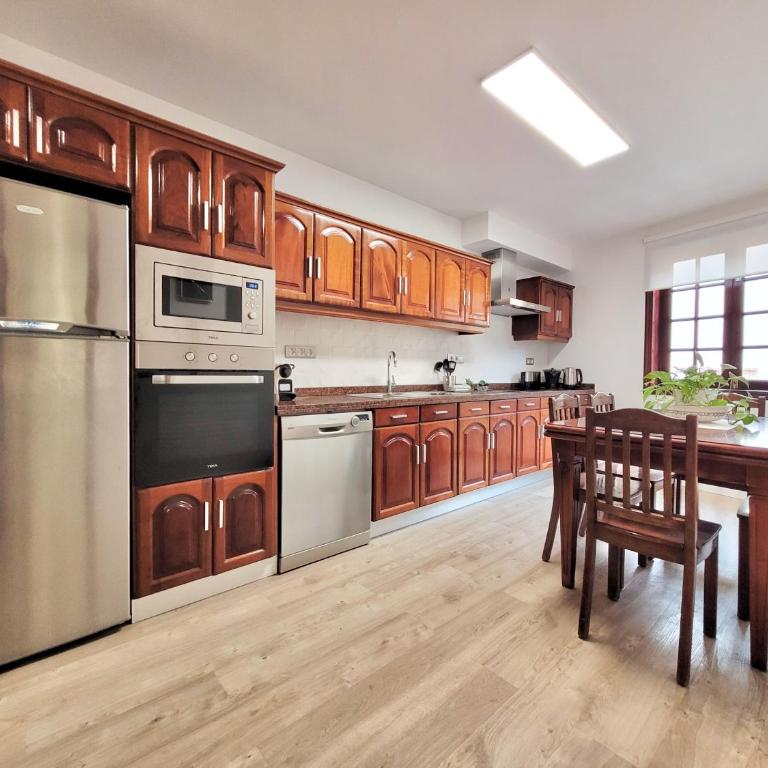 The Balcony House with FREE PARKING - Apartamento Deluxe - 8