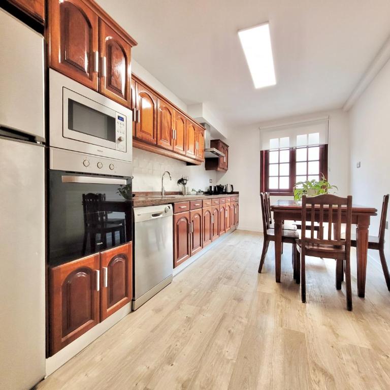 The Balcony House with FREE PARKING - Apartamento Deluxe - 44