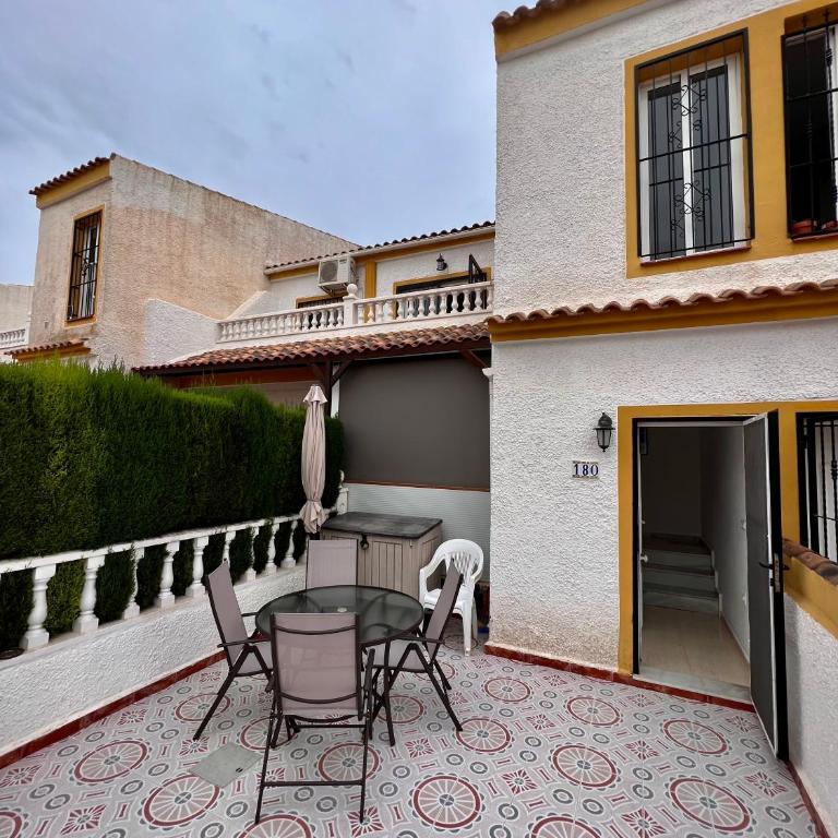 Calle canarias - Three-Bedroom Apartment - 4