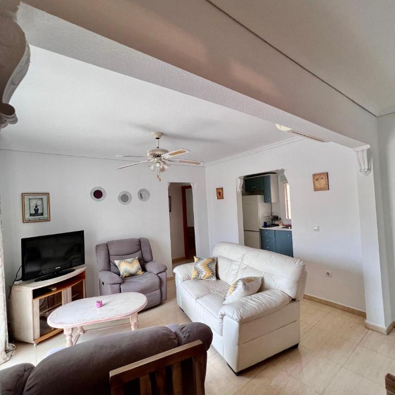 Calle canarias - Three-Bedroom Apartment - 8