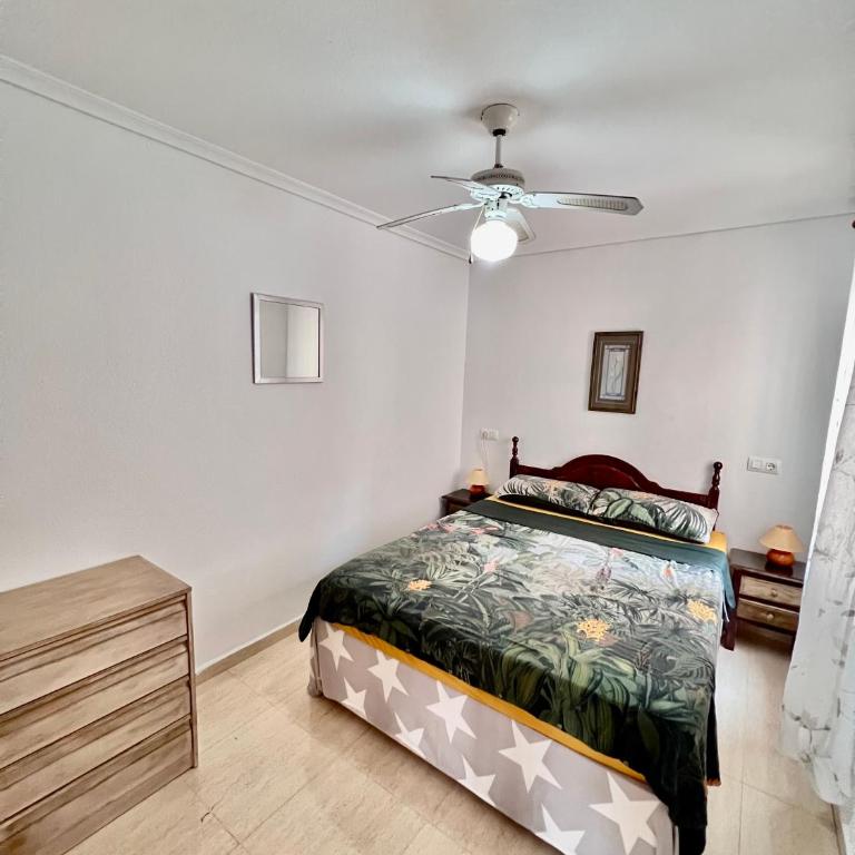 Calle canarias - Three-Bedroom Apartment - 10