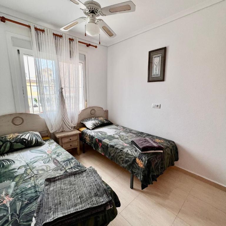 Calle canarias - Three-Bedroom Apartment - 12