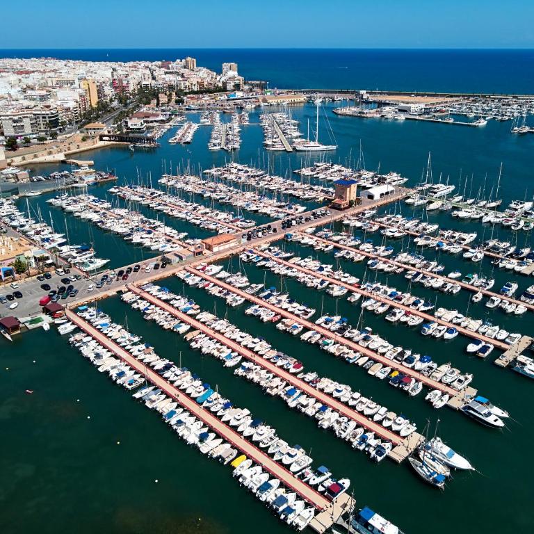 Sunny Casita, Torrevieja, Modern 2 Bed Top Floor Apartment - Two-Bedroom Apartment - 17