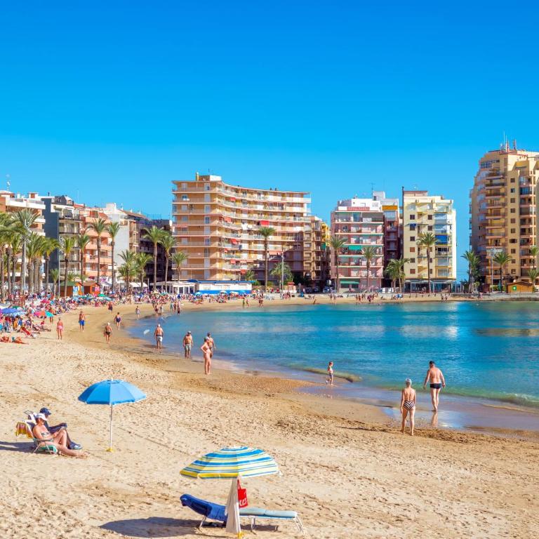 Sunny Casita, Torrevieja, Modern 2 Bed Top Floor Apartment - Two-Bedroom Apartment - 18