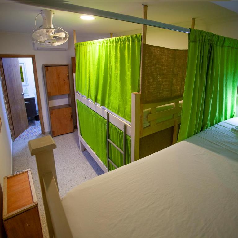 Hostal El Bando - Litera en habitación compartida mixta - 4