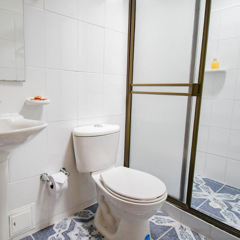 Hotel Toledo Plaza - Habitación Cuádruple Estándar - 10