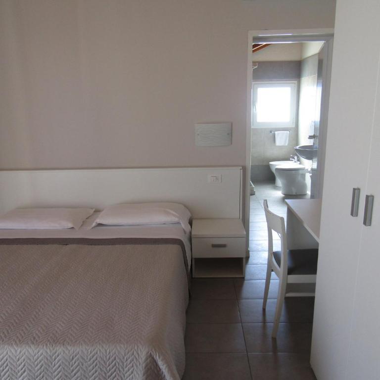 Hotel Atene - Ampia Camera Matrimoniale/Doppia con Letti Singoli - 3