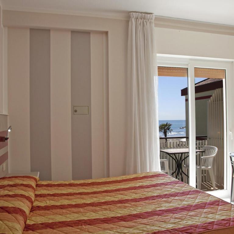 Hotel Righetto Fronte Mare - Camera Matrimoniale/Doppia con Letti Singoli con Balcone e Vista Mare Parziale - 5