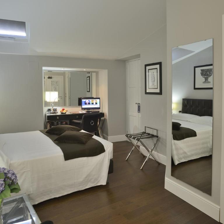Hotel Roma - Classic Double or Twin Room - 11