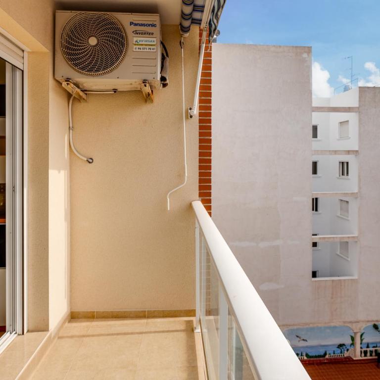 Sunny Casita, Torrevieja, Modern 2 Bed Top Floor Apartment - Two-Bedroom Apartment - 19