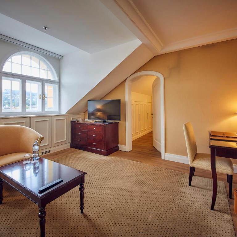 Falkensteiner Schlosshotel Velden – The Leading Hotels of the World - Turm Suite - 4