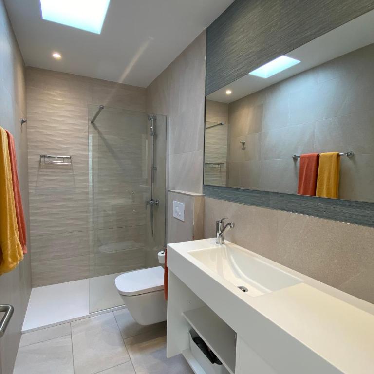 Bungalows Granada Beach - Apartamento con vistas a la piscina - 9