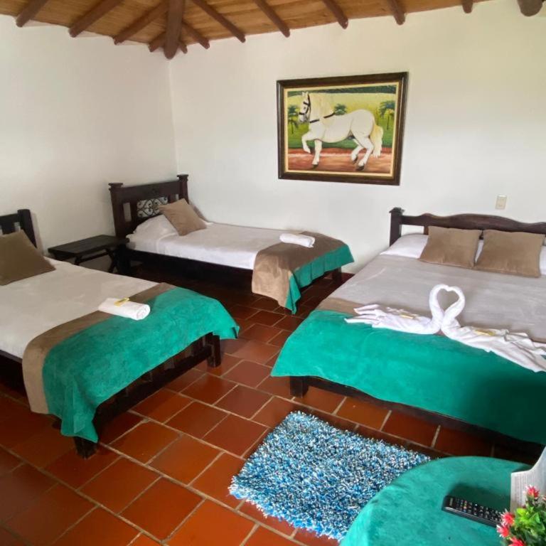 Hotel Campestre la Loma curiti - Habitación Cuádruple Deluxe - 2