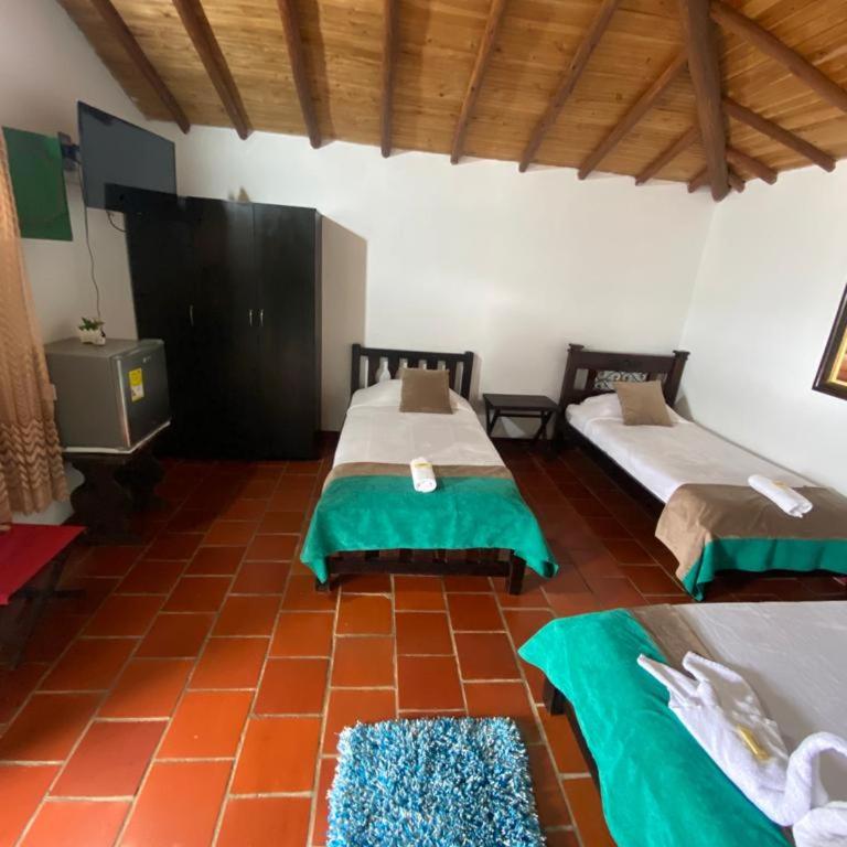 Hotel Campestre la Loma curiti - Habitación Cuádruple Deluxe - 1