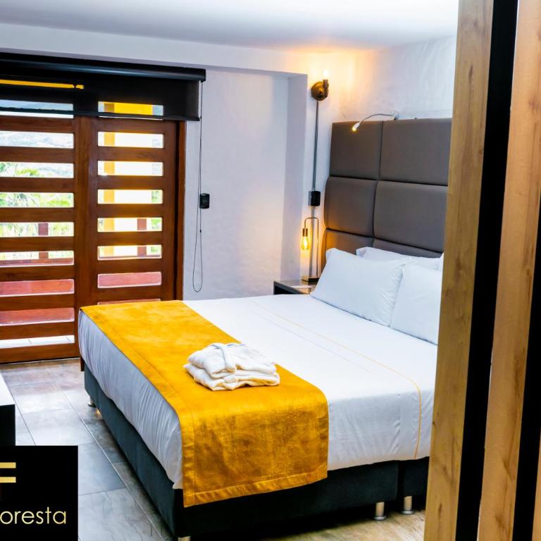 La Floresta de Cite Hotel - King Suite with Balcony - 4