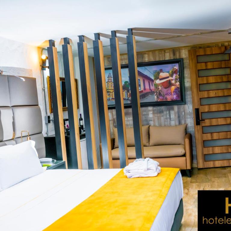 La Floresta de Cite Hotel - King Suite with Balcony - 1