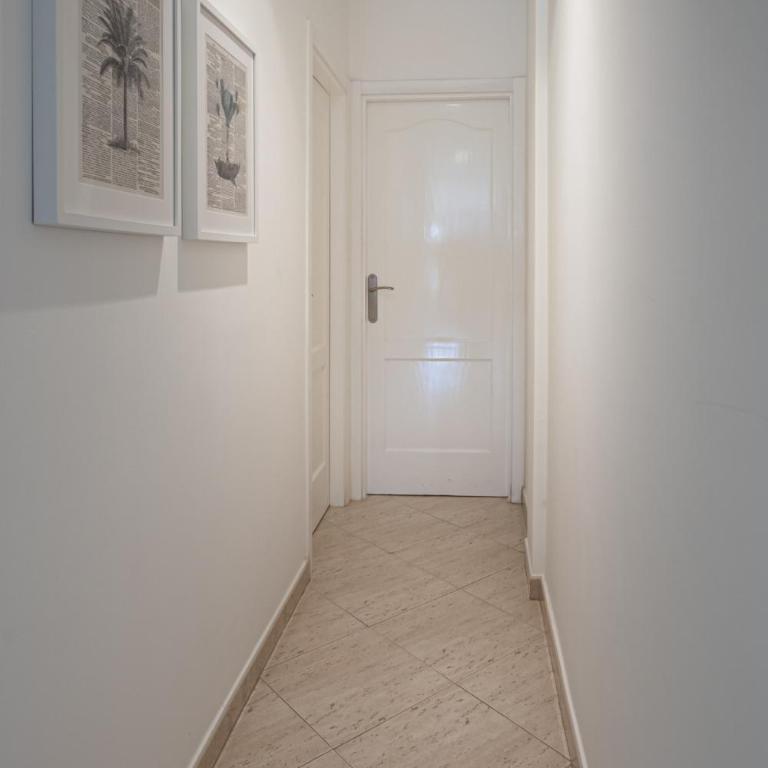 MC Apartments - Two-Bedroom Executive Apartment with Balcony - 7