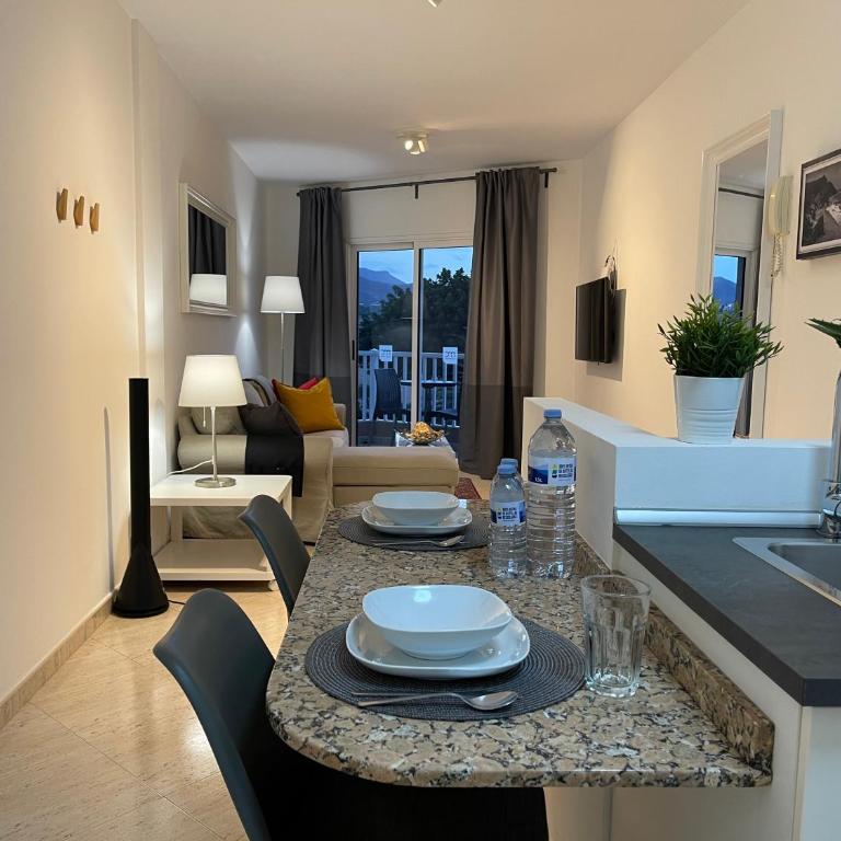 MC Apartments - Two-Bedroom Executive Apartment with Balcony - 10